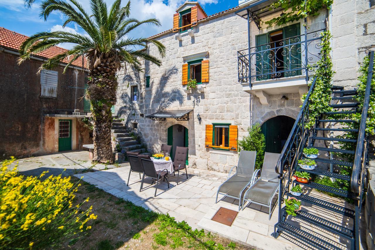 Holiday Home - 300 Years Podgora Buitenkant foto